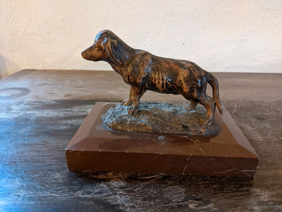 Jagdhund Figur in Pottenstein