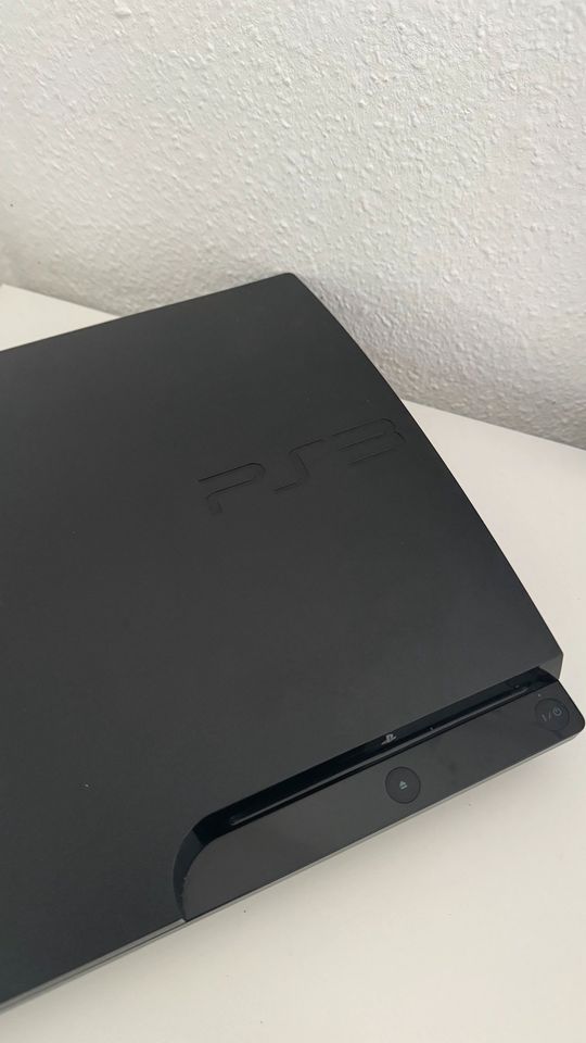 PS3 PlayStation 3 Slim 320GB + Controller in Düsseldorf