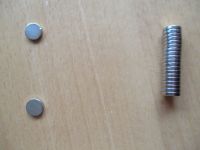 4 Magnete rund 8x2 mm stark haftend für Papier Zettel Niedersachsen - Bad Laer Vorschau