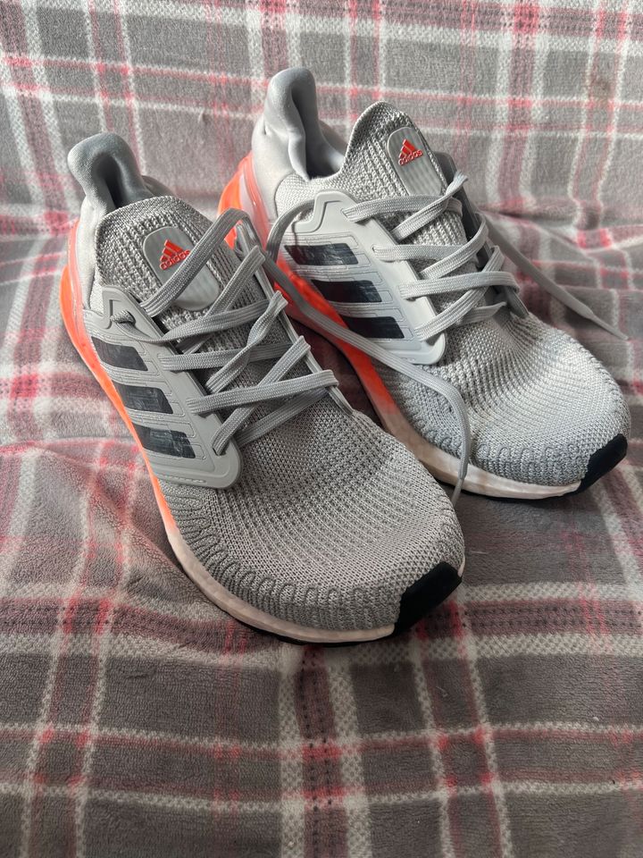 Adidas Schuhe in Überlingen