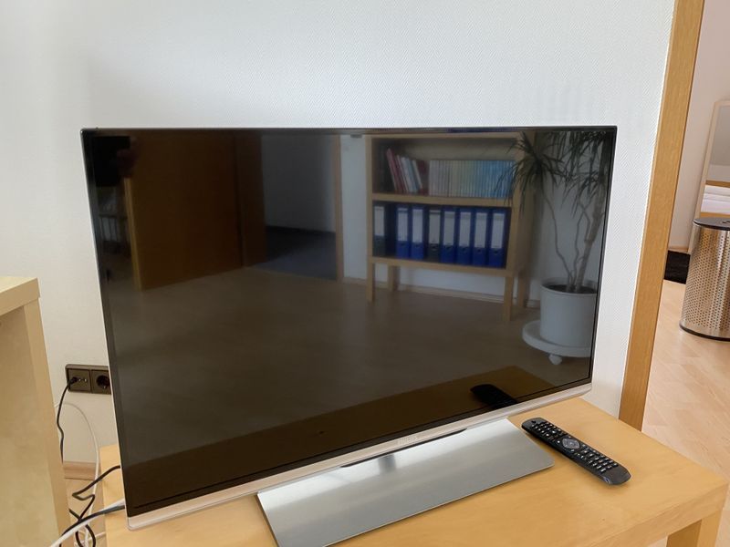 Philips LCD-TV / LED - 37“ —- defekt !! PFL6777K/12 mit Ambilight in Hankensbüttel