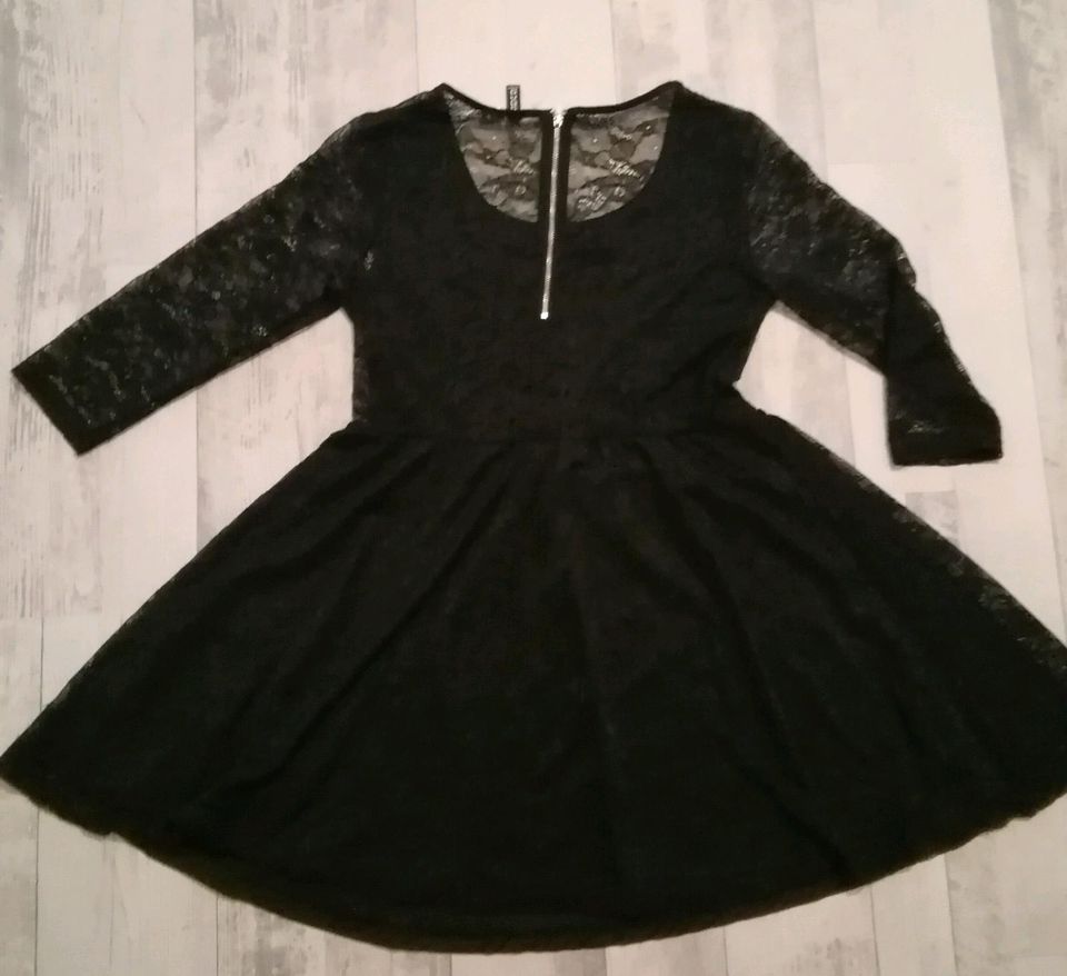 Tolles Spitzenkleid in schwarz von H&M Größe 42 in Hiltrup