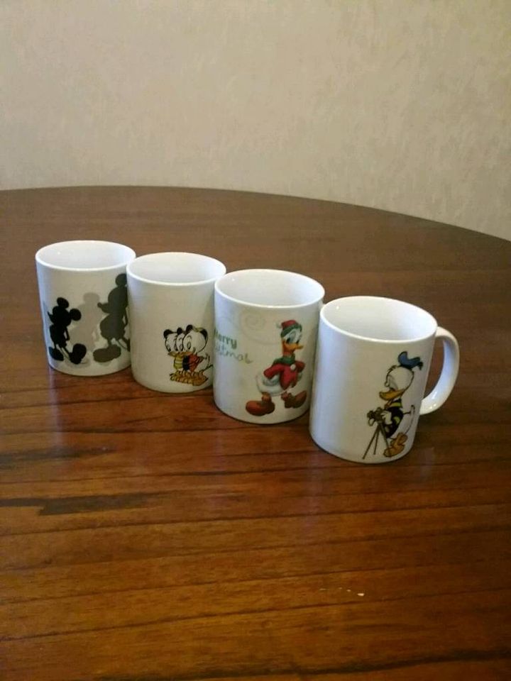 Donald Duck % Mickey Maus Tassen und eine DAGOBERT DUCK Krawatte in Mettmann