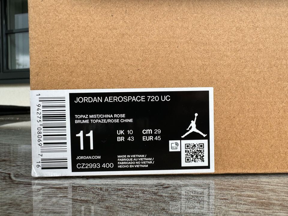 Nike Jordan Aerospace 720 in 45 Topaz Mist/ Blue Gaze/ China Rose in Hamburg
