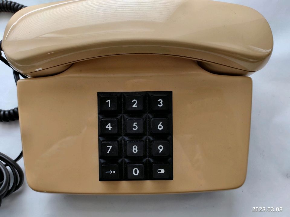 Tastentelefon alt, Creme, Bundespost FeTAp 751-1, 1980 mit TAE in Hennef (Sieg)