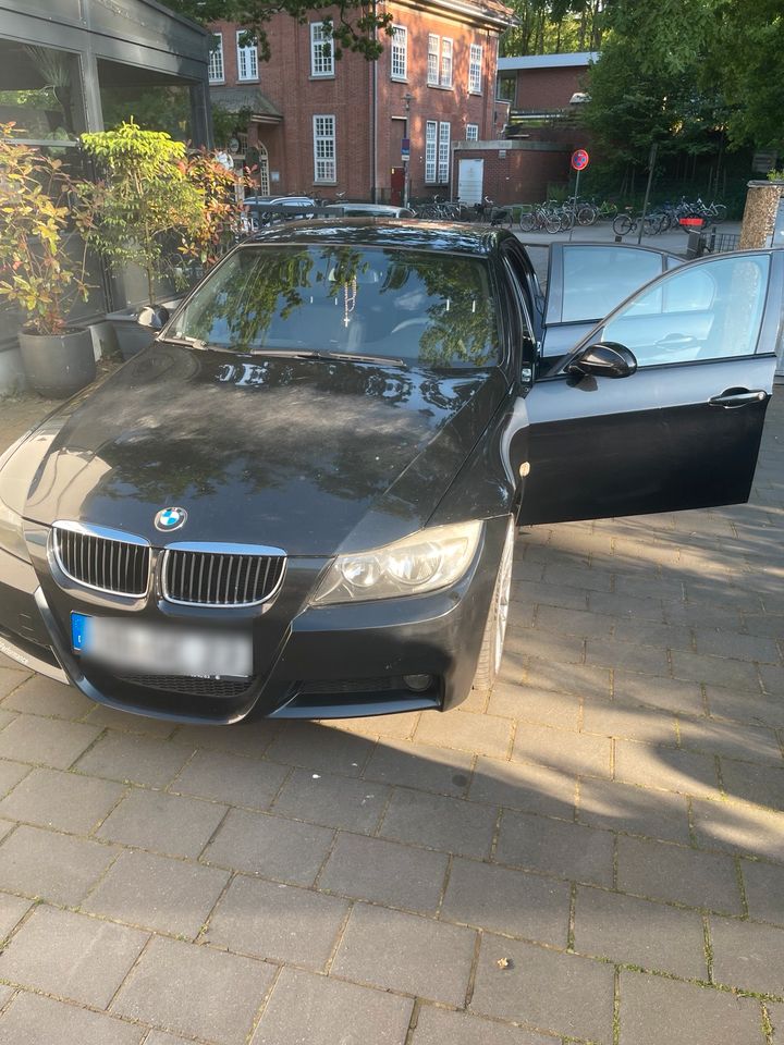 BMW e90 318d mit M Paket ab Werk und 19 Zoll Alufelge in Ahrensburg