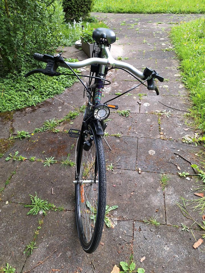 Schickes Halbrenner Damenfahrrad der Marke Active . in Köln