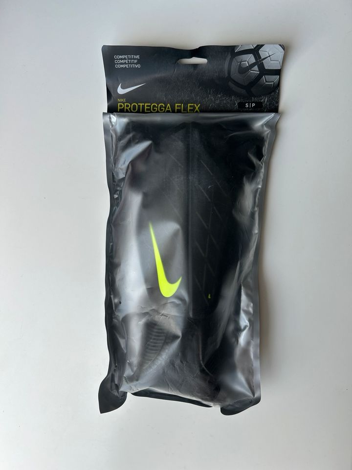 Nike Protegga Flex Schienbeinschoner,  Black/Volt, S in Grevenbroich