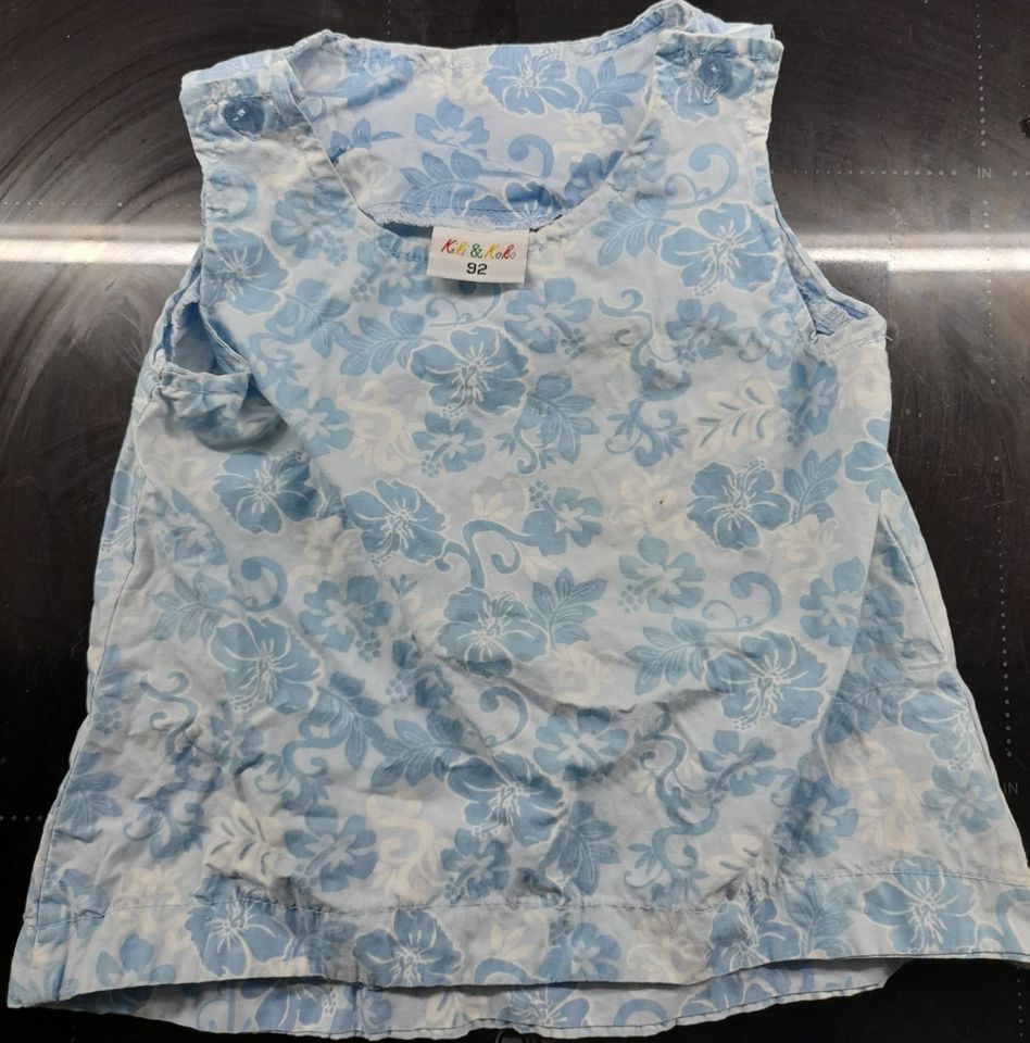 Schönes ärmelloses Shirt weiß blau Blumen 92 in Braunschweig