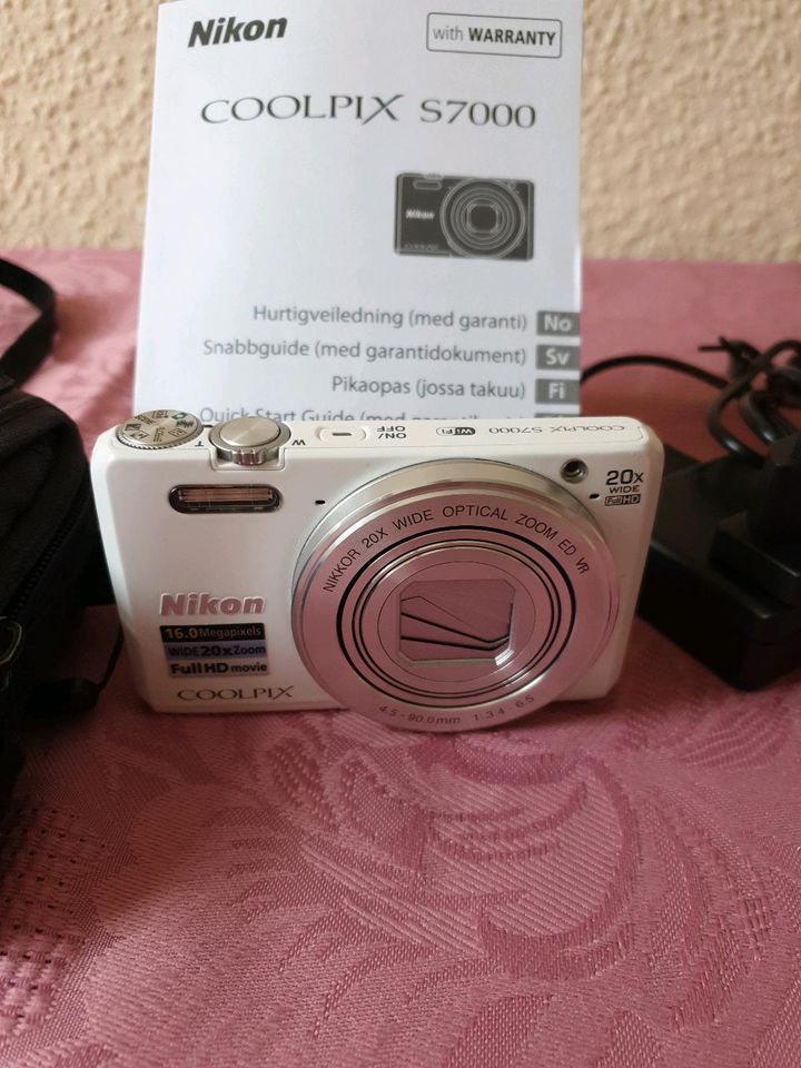 Kamera Nikon S7000 Coolpix in Limbach-Oberfrohna