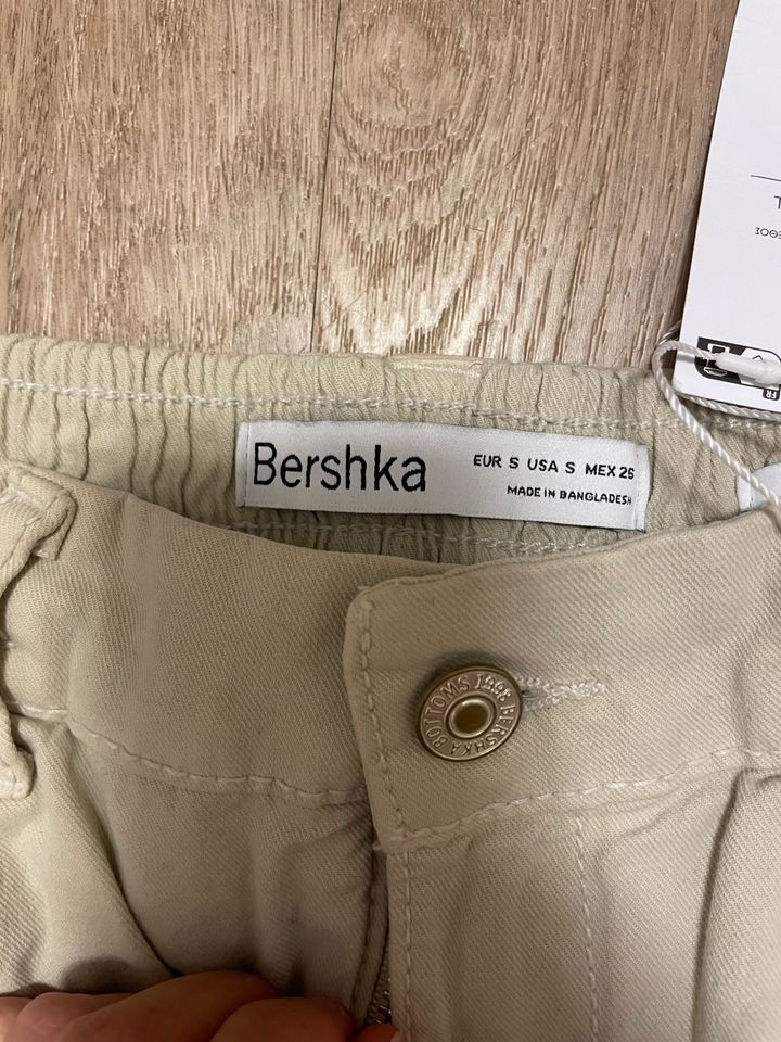 Cargohose von Bershka in Villingen-Schwenningen