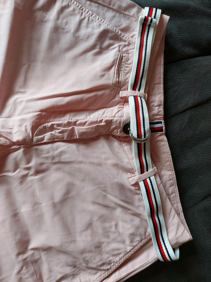 Tommy Hilfiger Shorts, Größe 40, rosa in Langenselbold