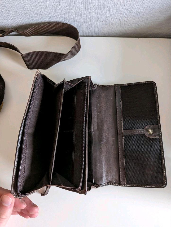 Bruno Banani Echtleder Handtasche mit Portemonnaie Geldbörse in  Niedersachsen - Weyhe | eBay Kleinanzeigen ist jetzt Kleinanzeigen