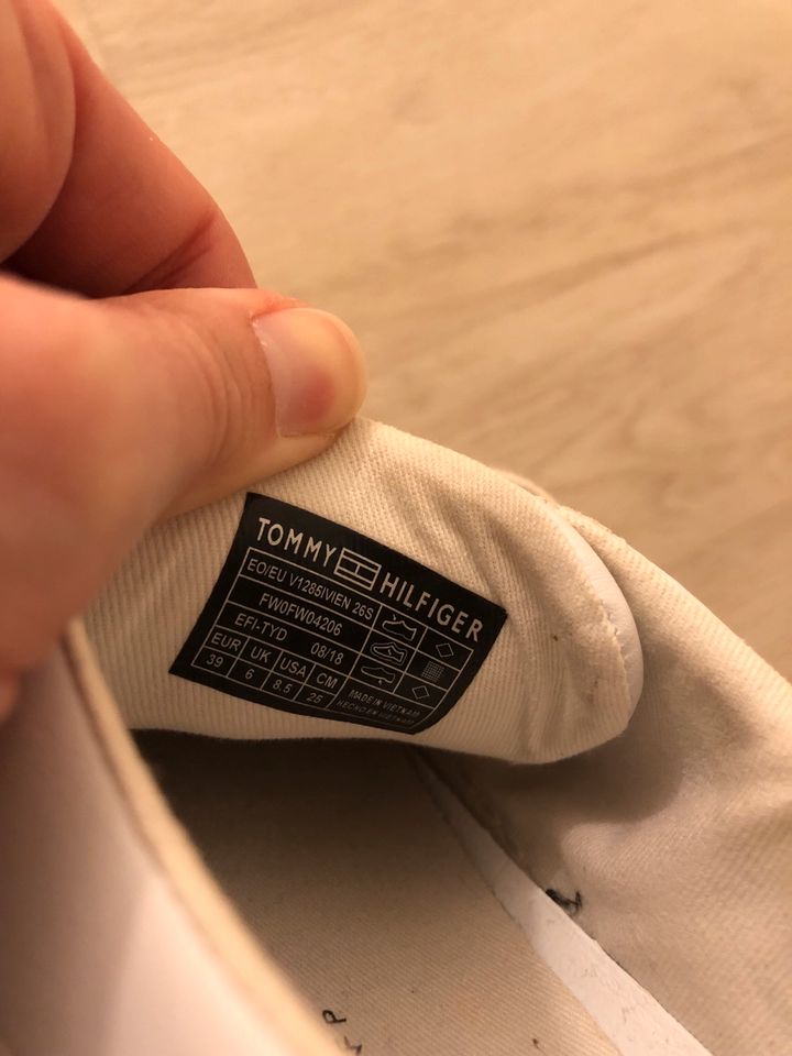 Tommy Hilfiger Sneaker weiß 39 in Nürnberg (Mittelfr)