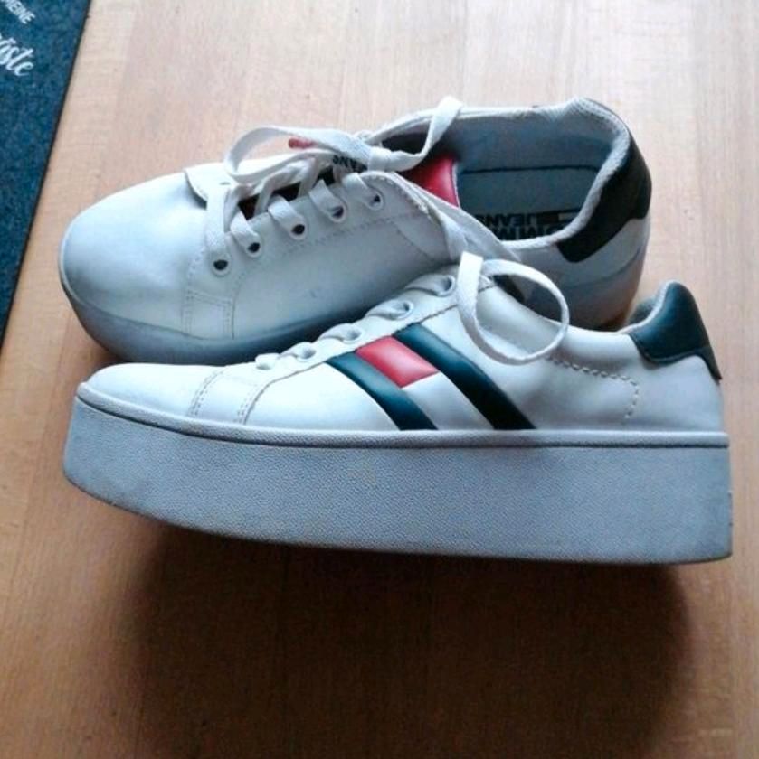 Tommy Hilfiger Sneaker Gr. 40 in Bad Füssing