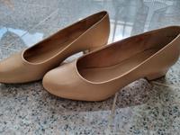 NEU Hochzeitsschuhe Pumps kleiner Absatz 40 beige Nordrhein-Westfalen - Hemer Vorschau