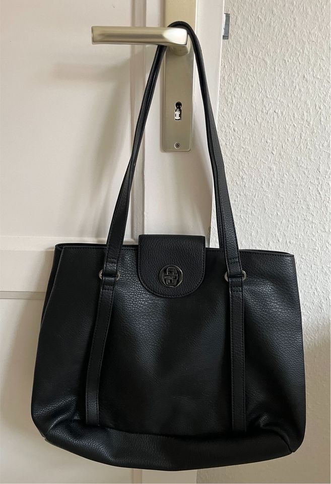 Grosse Handtasche in Schwarz von Esprit in Lübeck