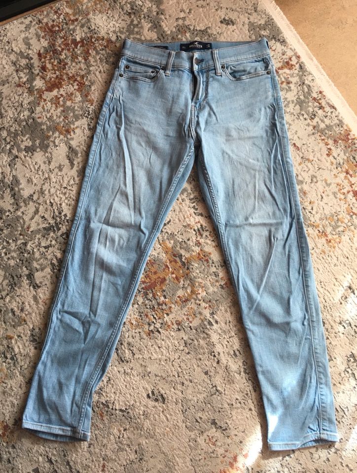 Hollister Jeans Herren Athletic Skinny Gr.W26 L30 in Koblenz