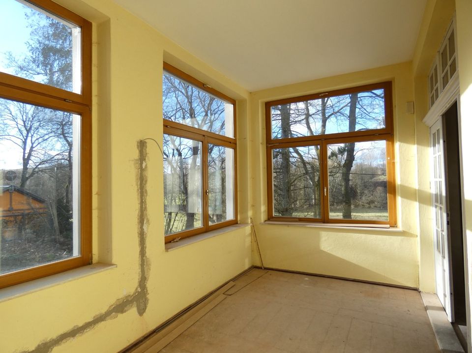 Schöne, teilsanierte Gründerzeit - Villa mit Wintergarten & Dachterrasse auf 2.868 m² großem Grundstück in Schlettau in Schlettau