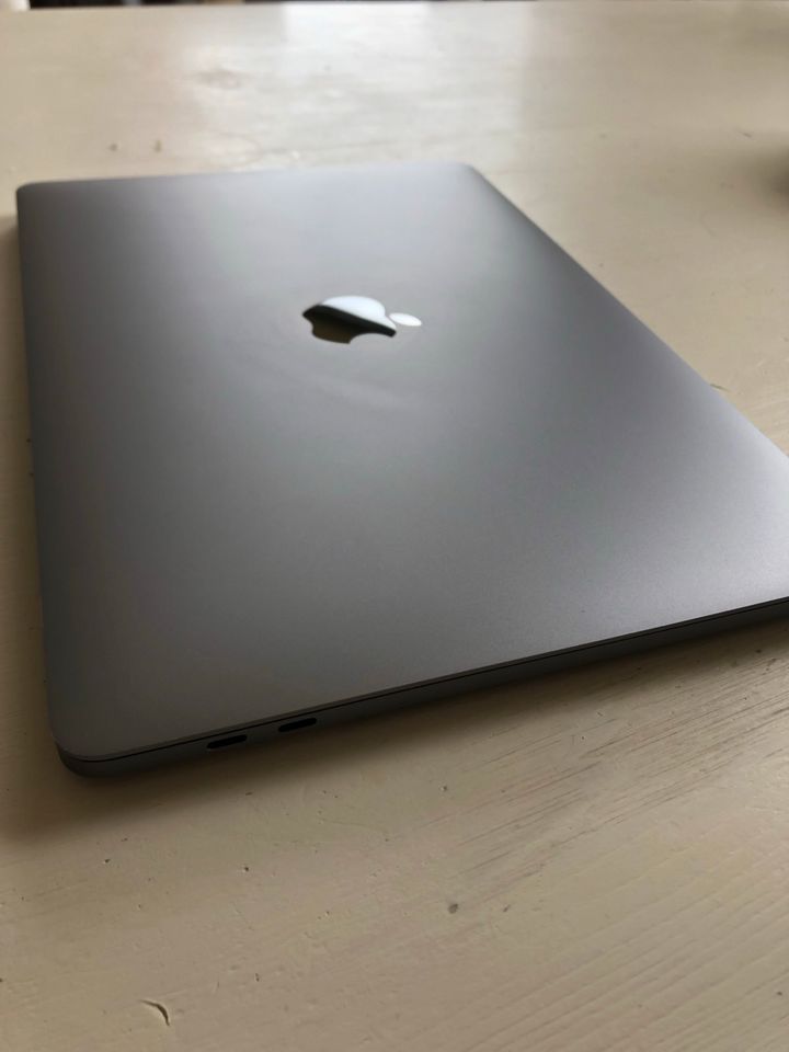 MacBook Pro 2018 in Selters