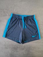 Nike dri fit kurze Hose 128-137 Nordrhein-Westfalen - Kürten Vorschau