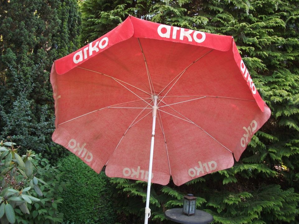 Rarität Sonnenschirm von Arko rot 70er/80er Jahre in Kisdorf