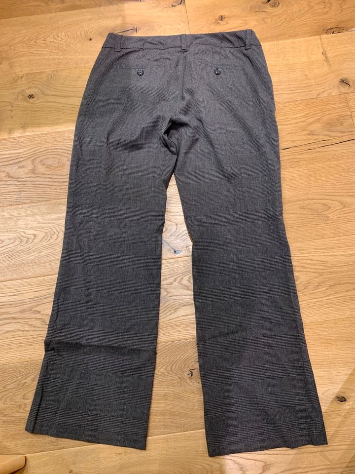 Esprit braune Anzug Hose mit Bügelfalte Gr. 44 in Endingen