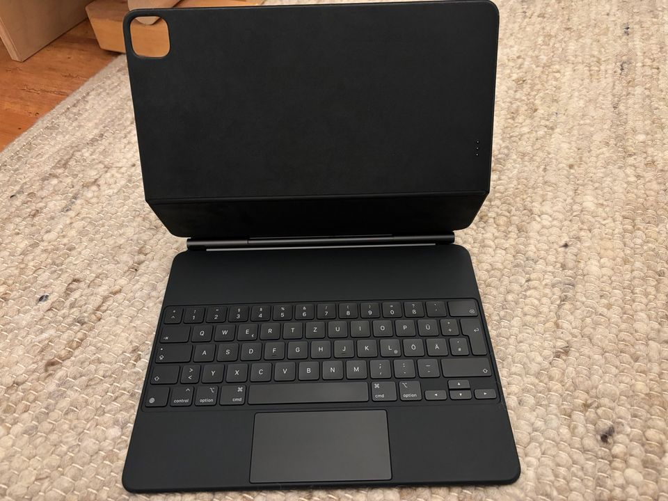 Apple iPad Pro 12,9" M1 512GB LTE 2021 + Magic Keyboard in Karlsruhe