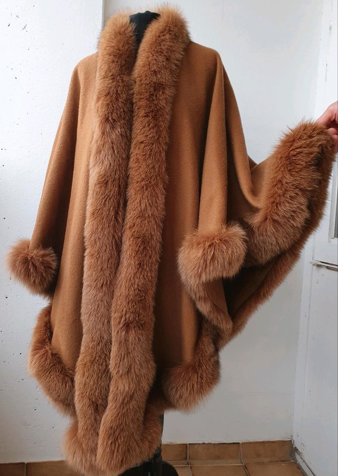 Kaschmir Woll Poncho braun Echtfell Pelz Fuchs Cape Mantel Jacke in Hof (Saale)