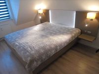 Hochwertiges Doppelbett Bett mit Lattenrost Nachtische Regalen Herzogtum Lauenburg - Lauenburg Vorschau