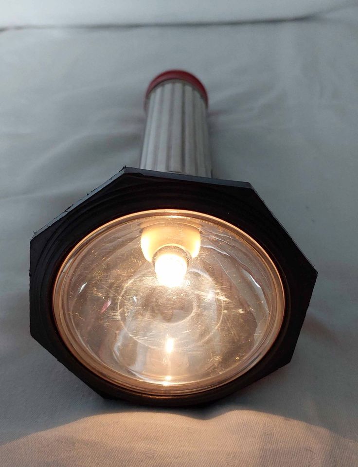 DDR Focus Narva Taschenlampe, Signallampe 23,6cm hoch in Wittgensdorf