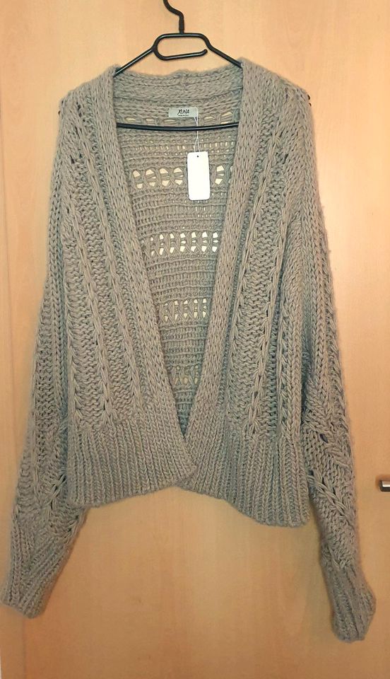 Italy weiche Xuna Strickjacke Poncho Jacke beige 38 40 42 44 in Brühl