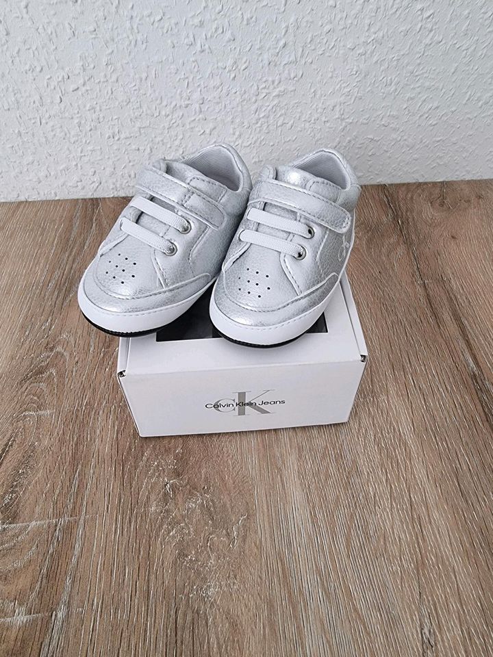 Calvin Klein Jeans Krabbelschuhe silver Gr. 19 in Gerlingen