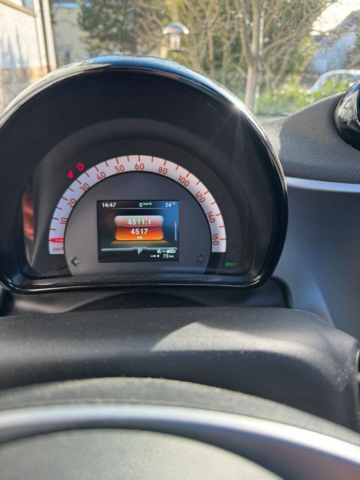 smart eq fortwo cabrio Passion , 22KW-Lader, EZ: 02/2023, 4800 km in Gärtringen