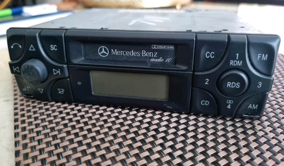 Autoradio Mercedes-Benz Audio 10 in Lage