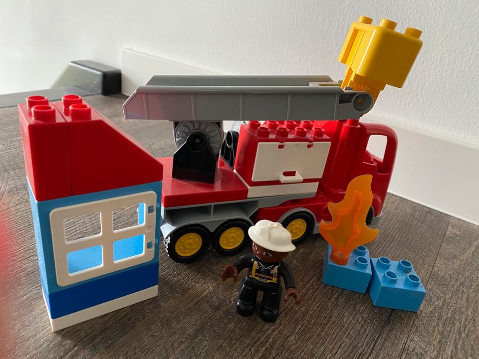 Lego Duplo 10592 Feuerwehrauto Löschfahrzeug - vollständig in Magdeburg