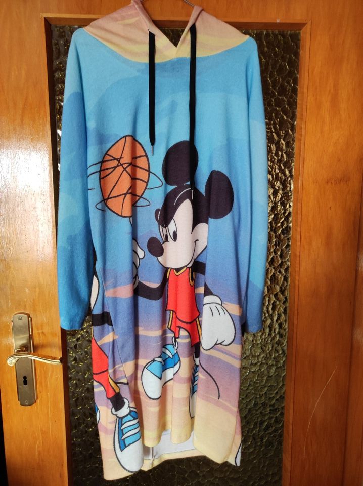 Disney Longshirt mit Kapuze Basketball Micky aus Italien Gr. 42 in Marktheidenfeld