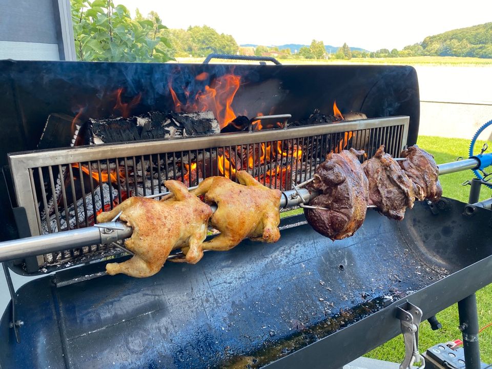 Spanferkelgrill, Lammgrill, Hänchengrill zum Mieten in Büdingen