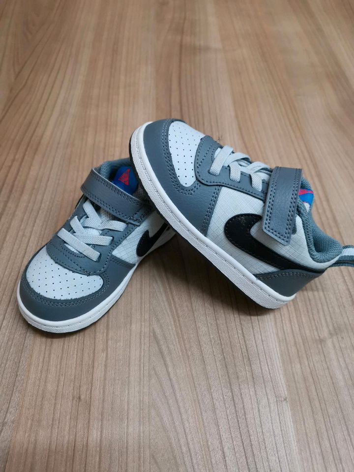 Sneaker Nike Größe 23,5 in Bernsbach 