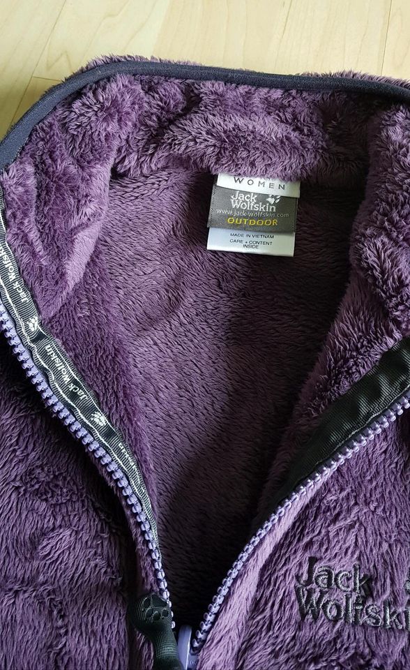 Jack Wolfskin Kuschelfleecejacke Fleecejacke Beere Größe S 36/38 in Waldershof