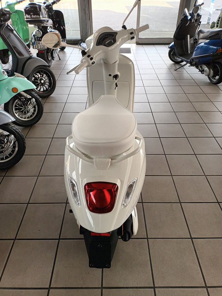 -700 € unter UPE: Piaggio Vespa Sprint 50 Justin Bieber X Edition in Bergheim