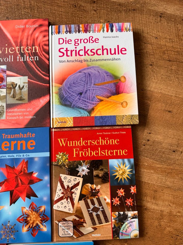Bastelbücher Strickbuch Servietten falten gegen kleine Spende in Dresden