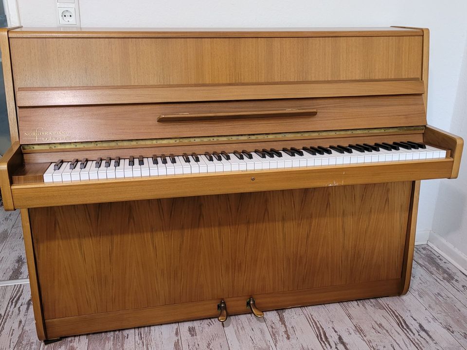 Klavier Nordiska Piano Futura in Kassel