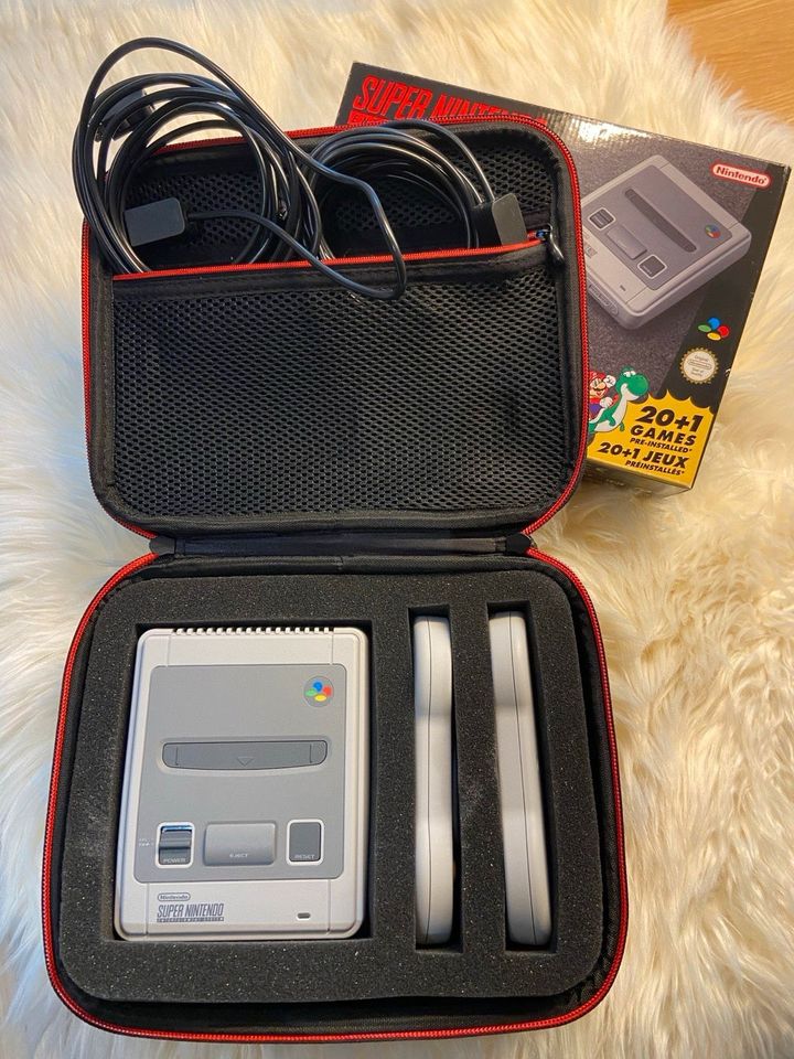 Nintendo Classic Mini inkl. zwei Kabelverlängerungen und Case in Borken
