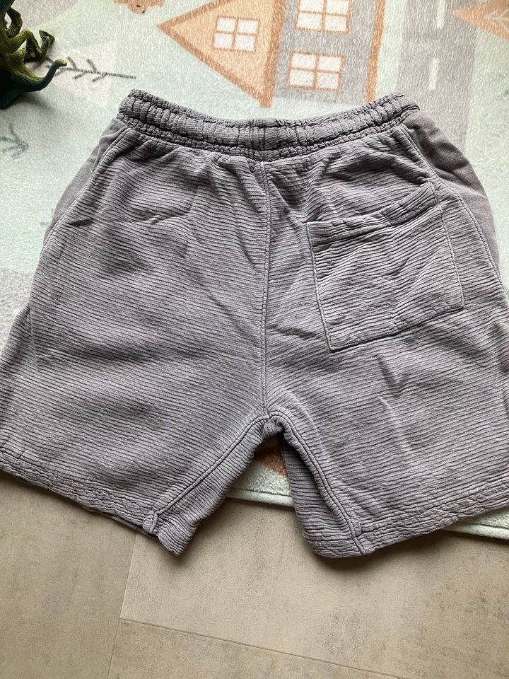 Zara Shorts Gr. 122 in Duisburg