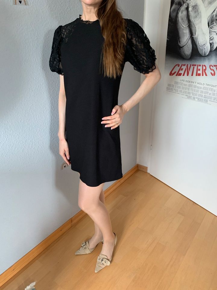Zara Minikleid Kleid EUR S / 36 schwarz Strick Spitze in Geltow