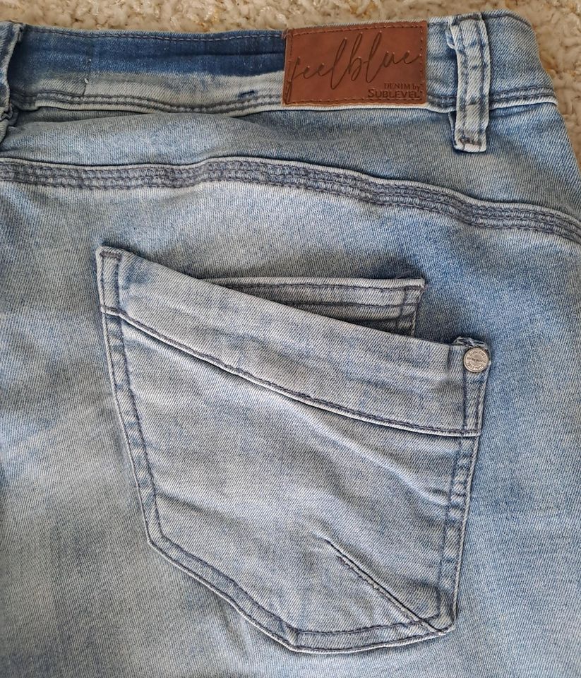 Damen Jeans Shorts Bermuda Sublevel light blue Gr.40 Neuwertig in Braunfels