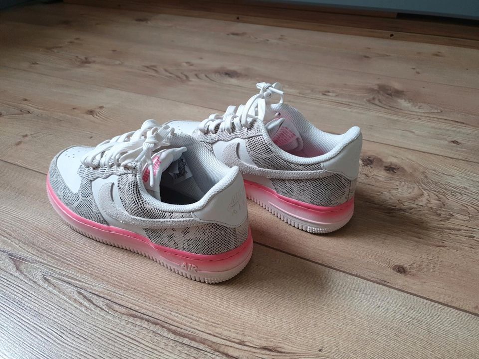 Damen Nike AirForce 1 Edition Gr. 37,5 TOP in Hannover