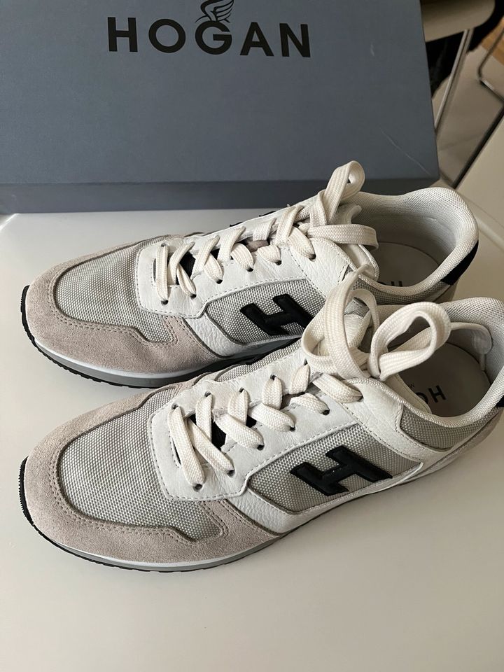 HOGAN Herren Sneaker grau/weiss Gr. 41/7 in Essen