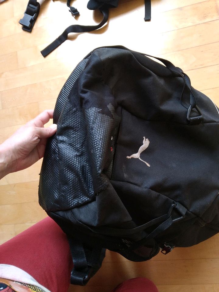 Geräumiger Puma Ferrari Rucksack ca 30 Liter Wanderrucksack in Nürnberg (Mittelfr)